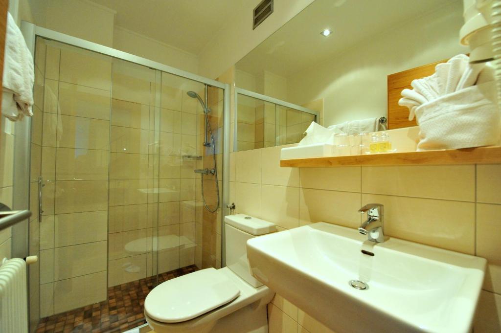Hotel-Gasthof Strasswirt Tröpolach Стая снимка